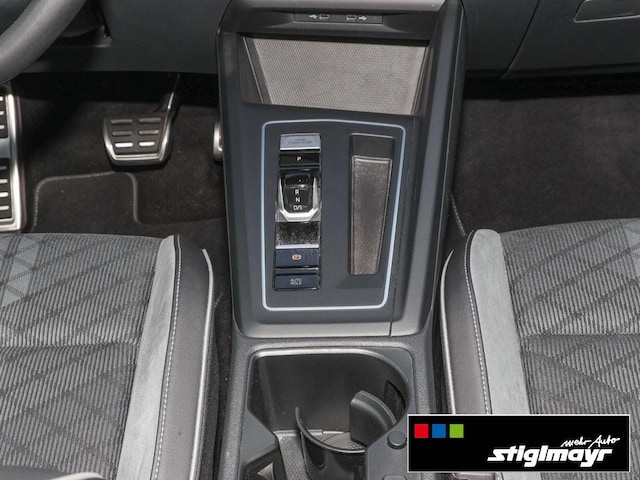 Volkswagen Golf 1.5 eTSI DSG Golf VIII R-Line