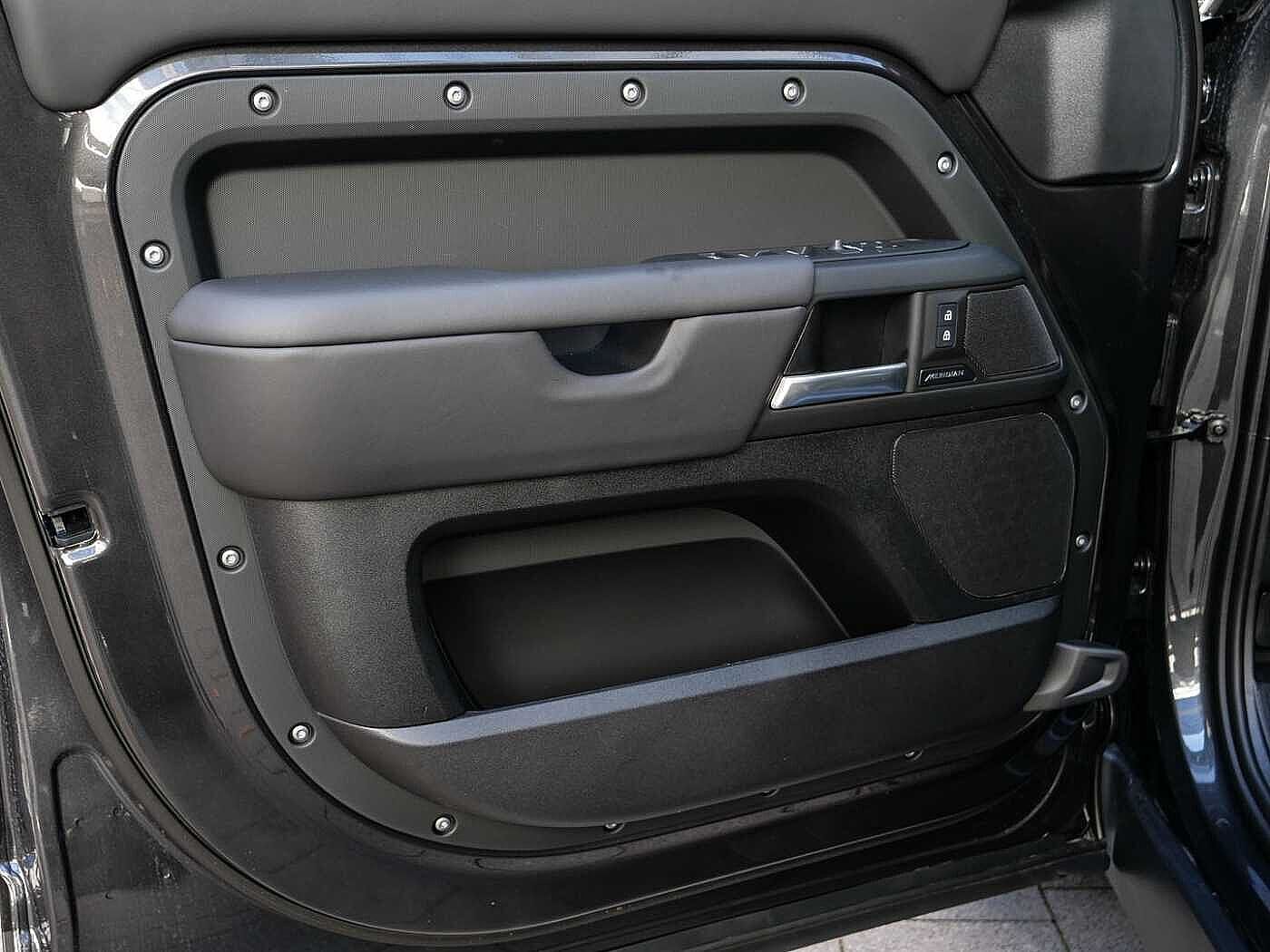 Land Rover Defender 110 Dynamic HSE