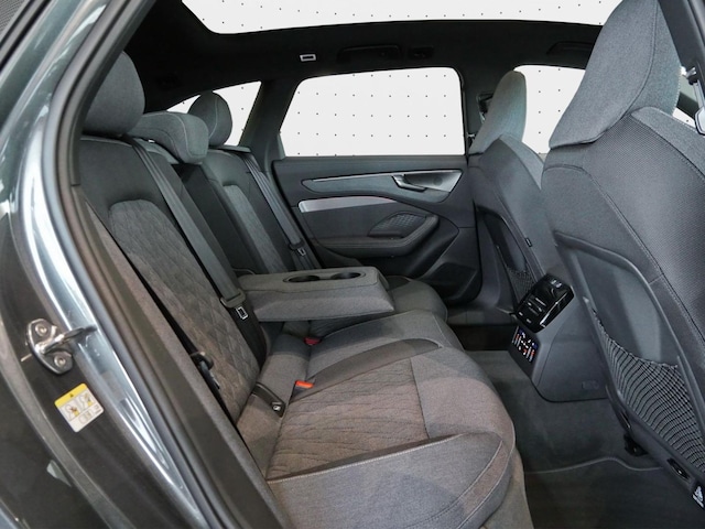 Audi A6 Avant Quattro S-Tronic