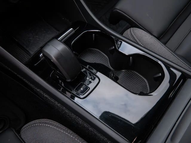 Volvo XC40 AWD Plus Recharge Twin Engine