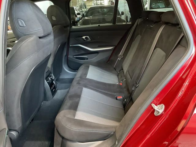 BMW 330 330e M-Sport xDrive