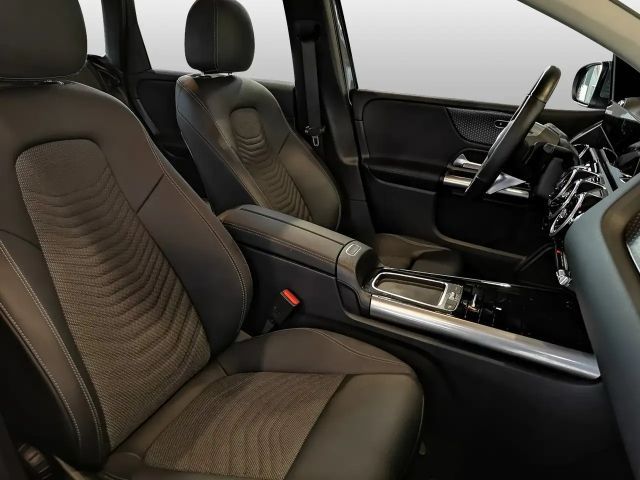 Mercedes-Benz B 180 Progressive Sedan