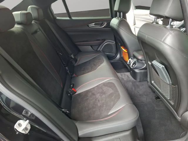 Alfa Romeo Giulia Q4 Turbo