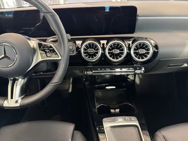 Mercedes-Benz A 200 A 200 d Progressive