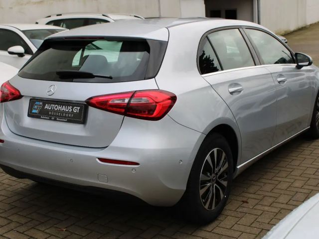 Mercedes-Benz A 180 A 180 d