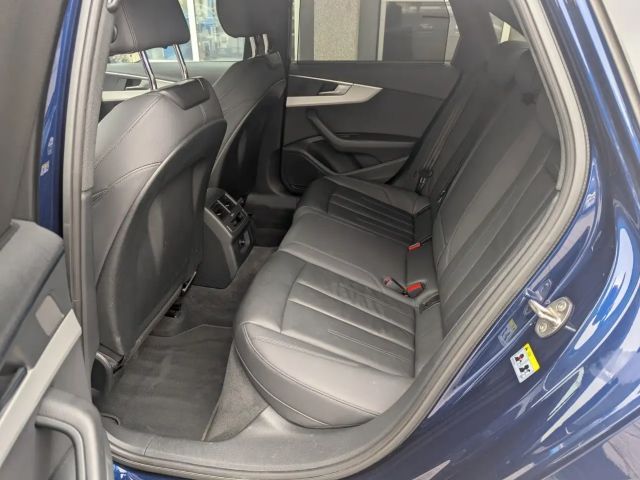 Audi A4 40 TDI Business Sedan