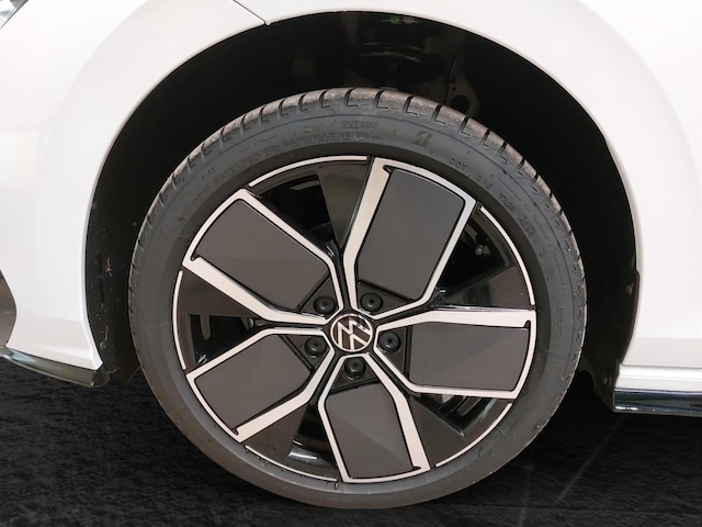 Volkswagen Golf 1.5 eTSI DSG R-Line