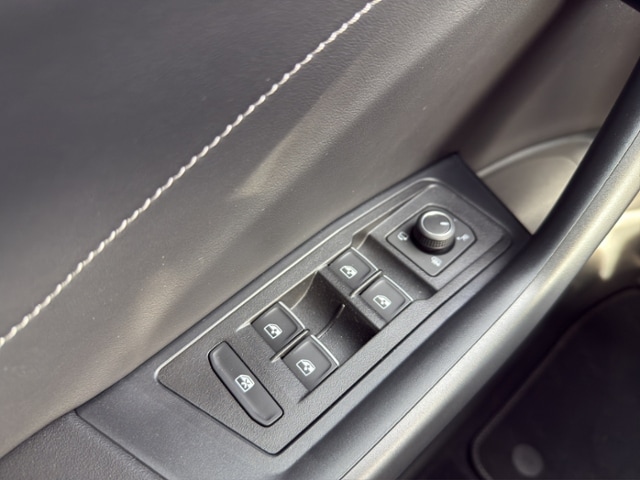 Volkswagen T-Roc 1.5l TSI NAV+LED+STH+AHK+REAR+ACC