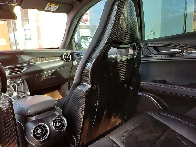 Alfa Romeo Stelvio AT8 Q4 Quadrifoglio Turbo