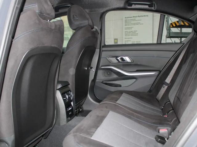 BMW 318 318i M-Sport Sedan