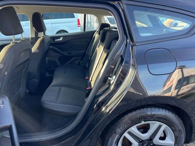 Ford Focus Cool & Connect EcoBoost Wagon