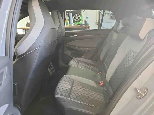 Volkswagen Golf DSG R-Line