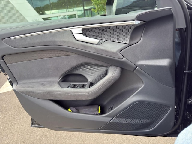 Audi A6 Avant Quattro S-Tronic