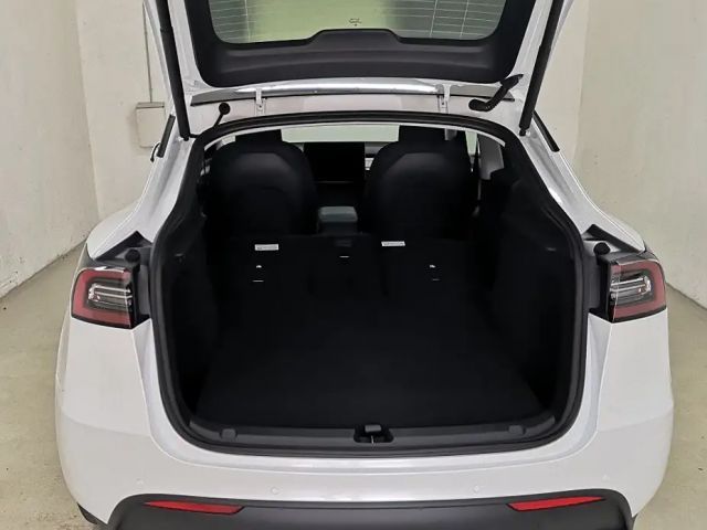 Tesla Model Y AWD