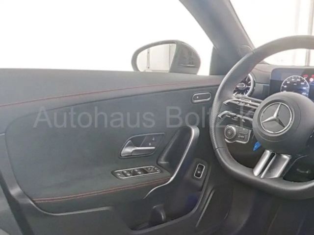 Mercedes-Benz CLA 200 AMG Line Coupé