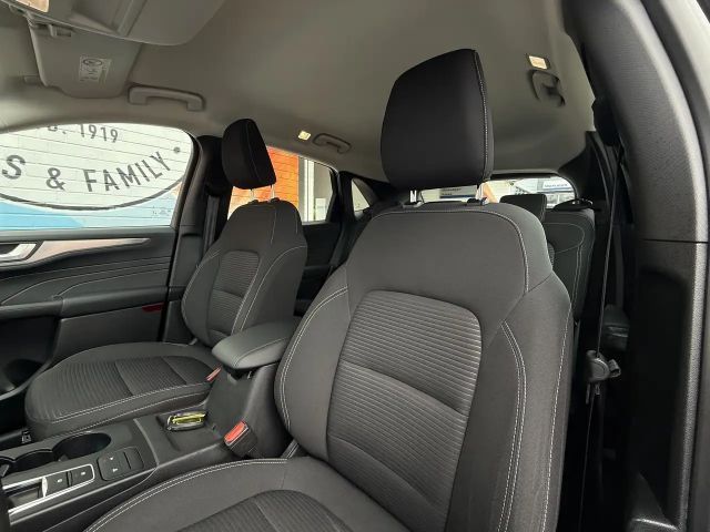 Ford Kuga AWD Hybrid Titanium