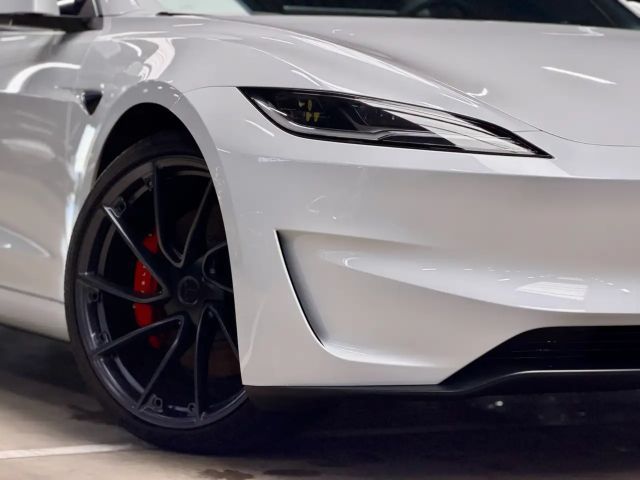 Tesla Model 3 Performance