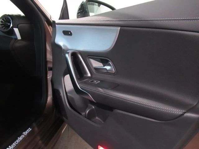 Mercedes-Benz CLA 200 AMG Line Coupé