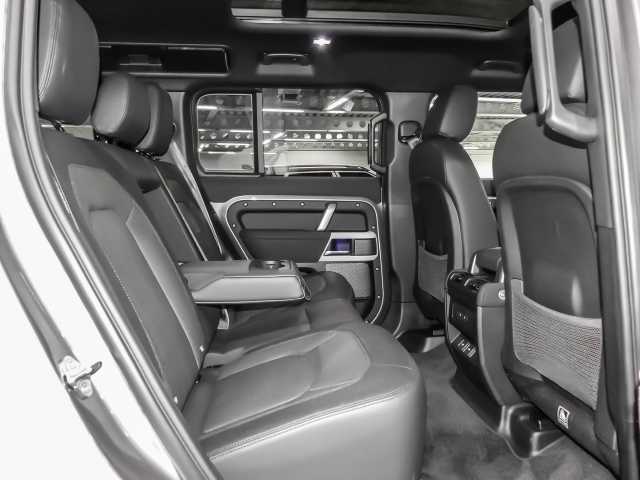 Land Rover Defender 110 Dynamic SE