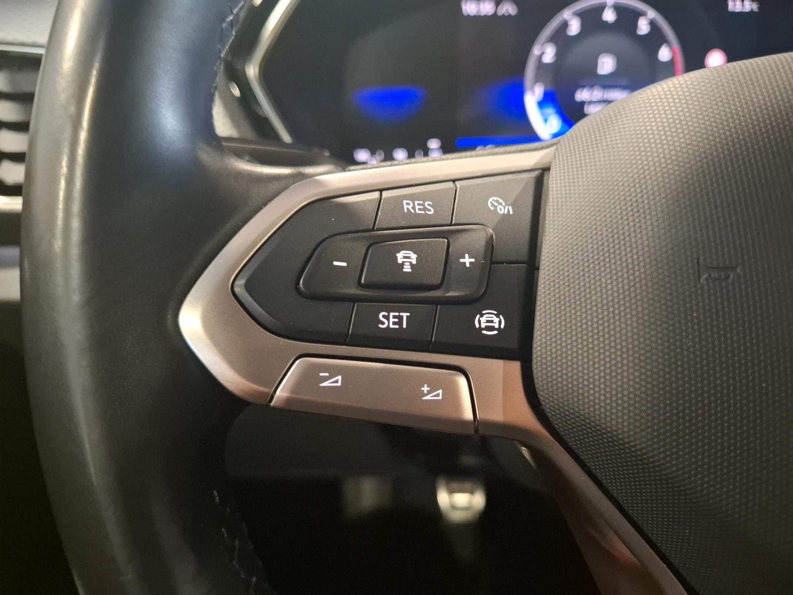 Volkswagen T-Cross TSI Active Navi AID ACC PDC SH LM