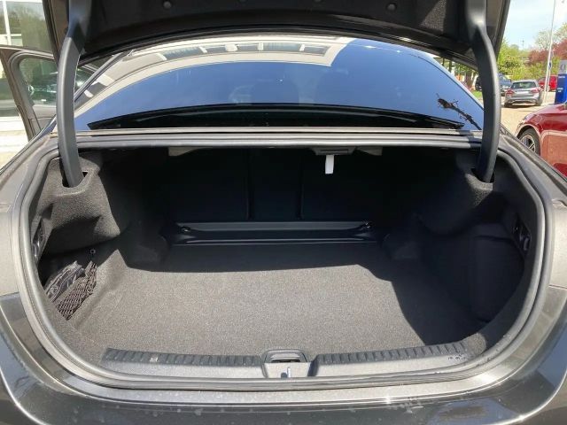 Mercedes-Benz E 200 AMG Line Sedan