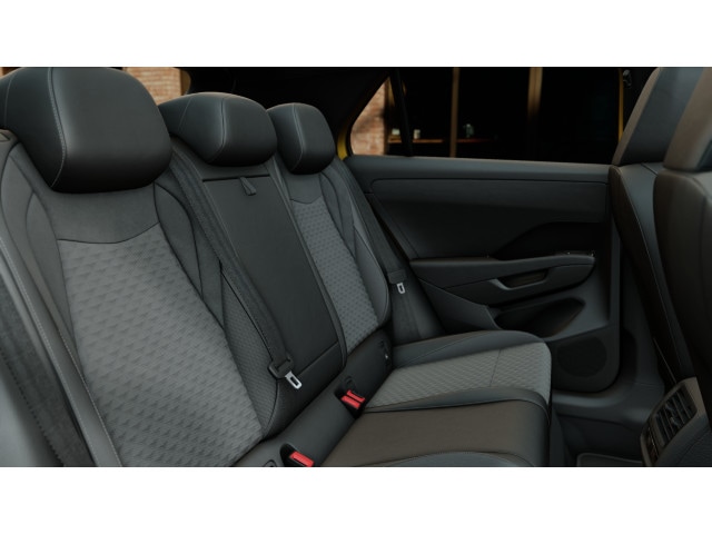 Volkswagen T-Roc 1.5 eTSI DSG R-Line