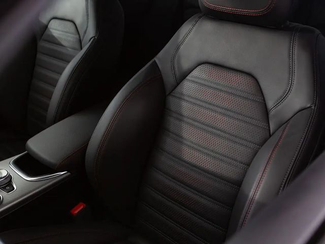 Alfa Romeo Giulia AT8 Q4