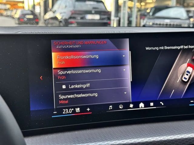 BMW 318 318i M-Sport Sedan