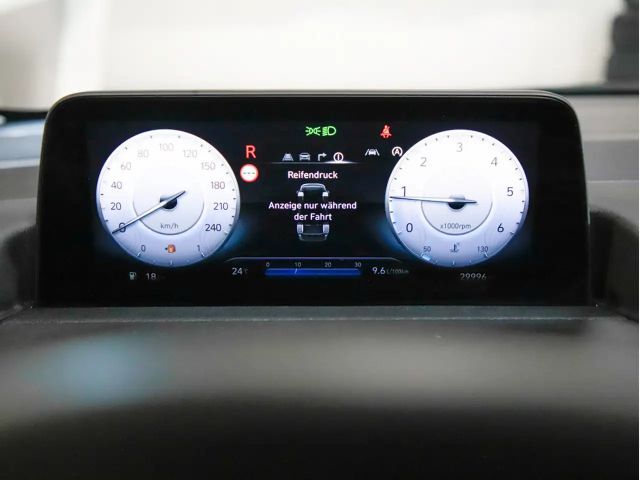 Hyundai Staria Signature