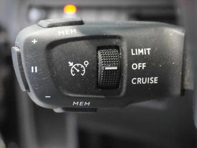 Peugeot 5008 Aut. LED/7Sitze/Navi