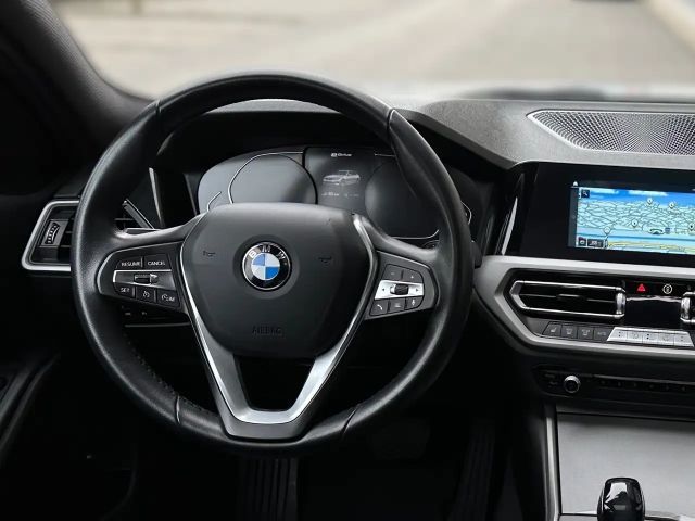 BMW 330 330e Sedan