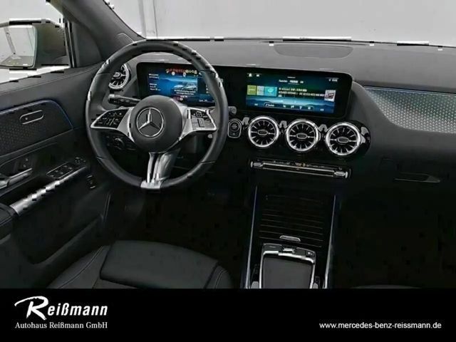 Mercedes-Benz GLA 180 Night, LED , Hands free, Panorama, AHK