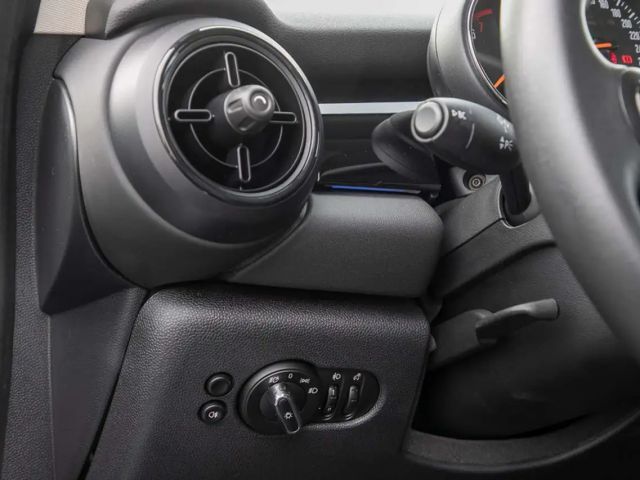 MINI Cooper Classic Trim Autom. Navi LED PDC Tempomat
