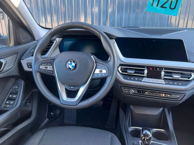 BMW 120 120i 5-deurs Sedan
