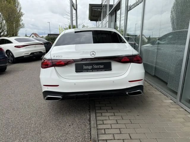 Mercedes-Benz E 200 AMG Line Sedan