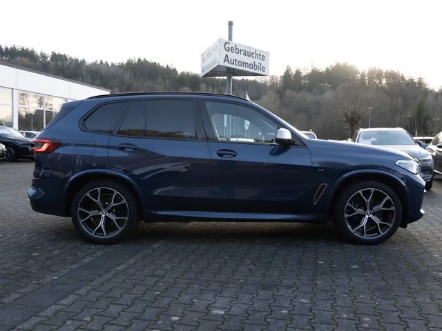 BMW X5 M50i