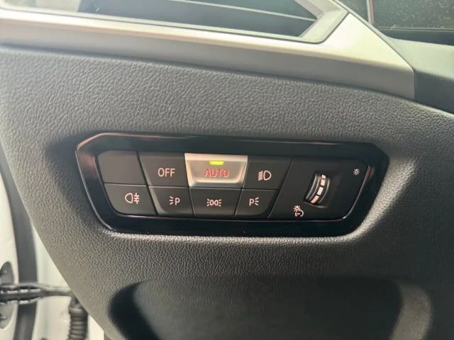 BMW 318 iAT  +HUD+ADAPTIVE-LED+ACC+NAVI+SHZ+DAB+MFL+