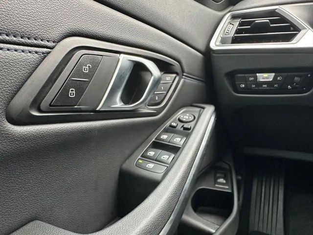 BMW 320 320d M-Sport Sedan xDrive