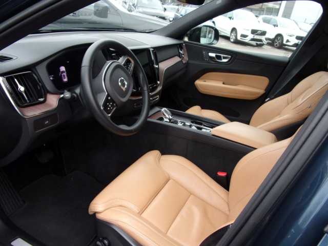 Volvo XC60 AWD Dark Plus