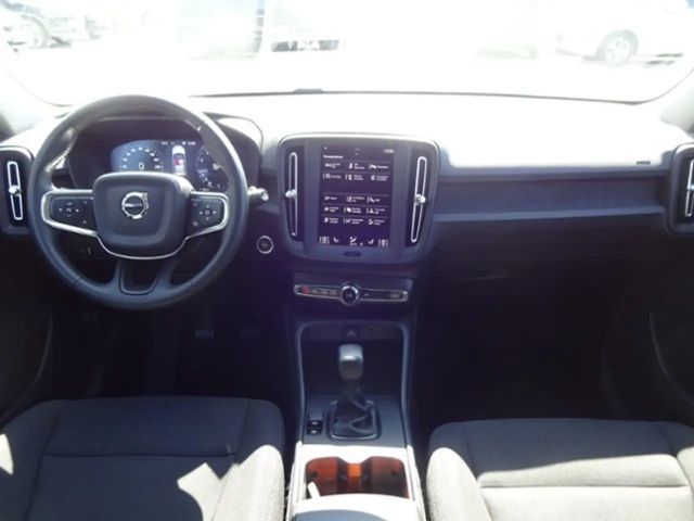 Volvo XC40 Core Momentum T3