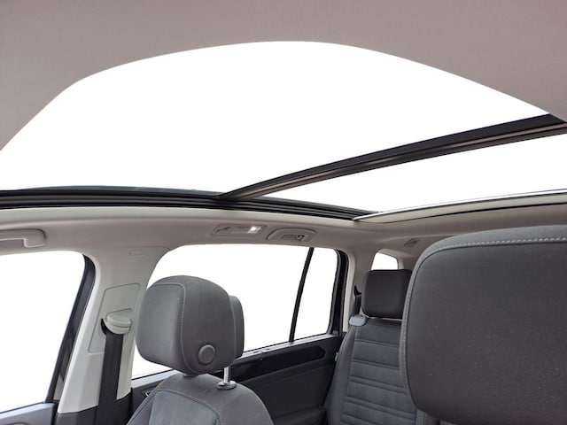 Volkswagen Touran 1.5 TSI DSG R-Line