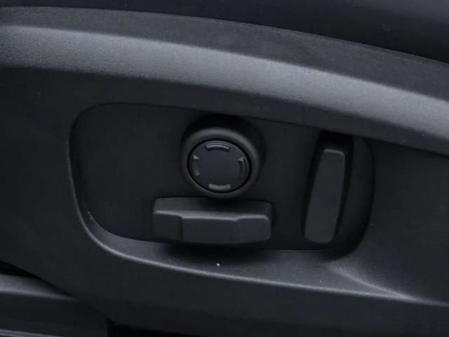 Land Rover Defender 110 D250 Dynamic SE