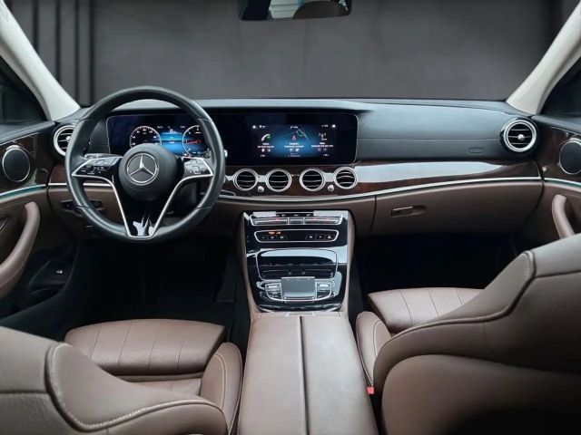 Mercedes-Benz E 220 E 220 d Sedan