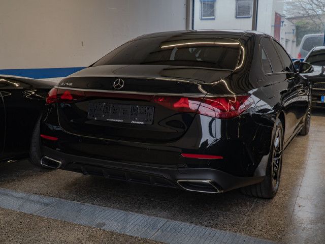 Mercedes-Benz E 200 Sedan