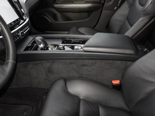 Volvo V60 Cross Country AWD Plus