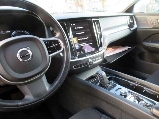 Volvo V60 Momentum