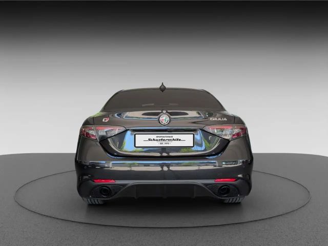 Alfa Romeo Giulia AT8 Q4