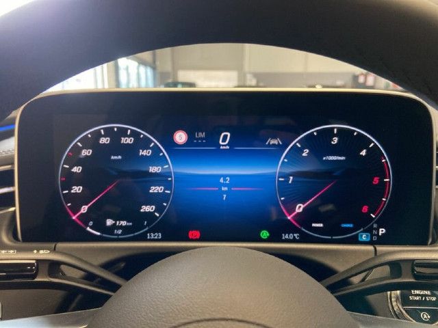 Mercedes-Benz E 200 E 200 d Sedan