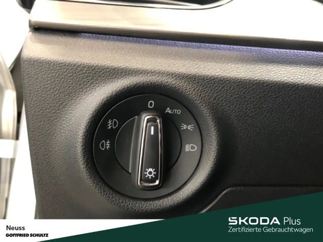Skoda Kamiq SCOUTLINE TSI DSG AHK SITZHEIZUNG EINPARKHILFE NAV