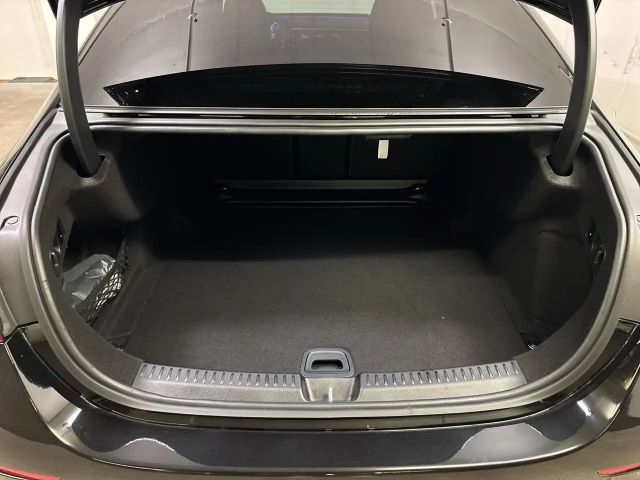 Mercedes-Benz E 220 AMG Line E 220 d Sedan